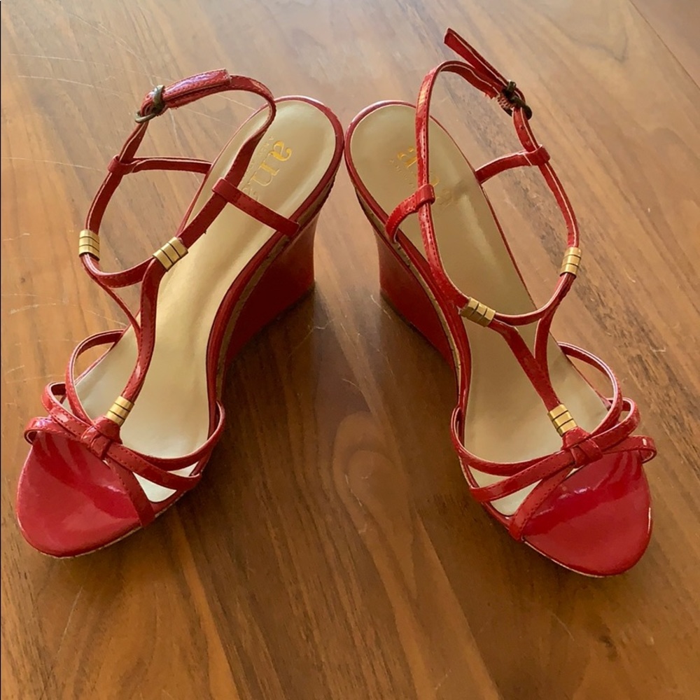 Adorable red wedges